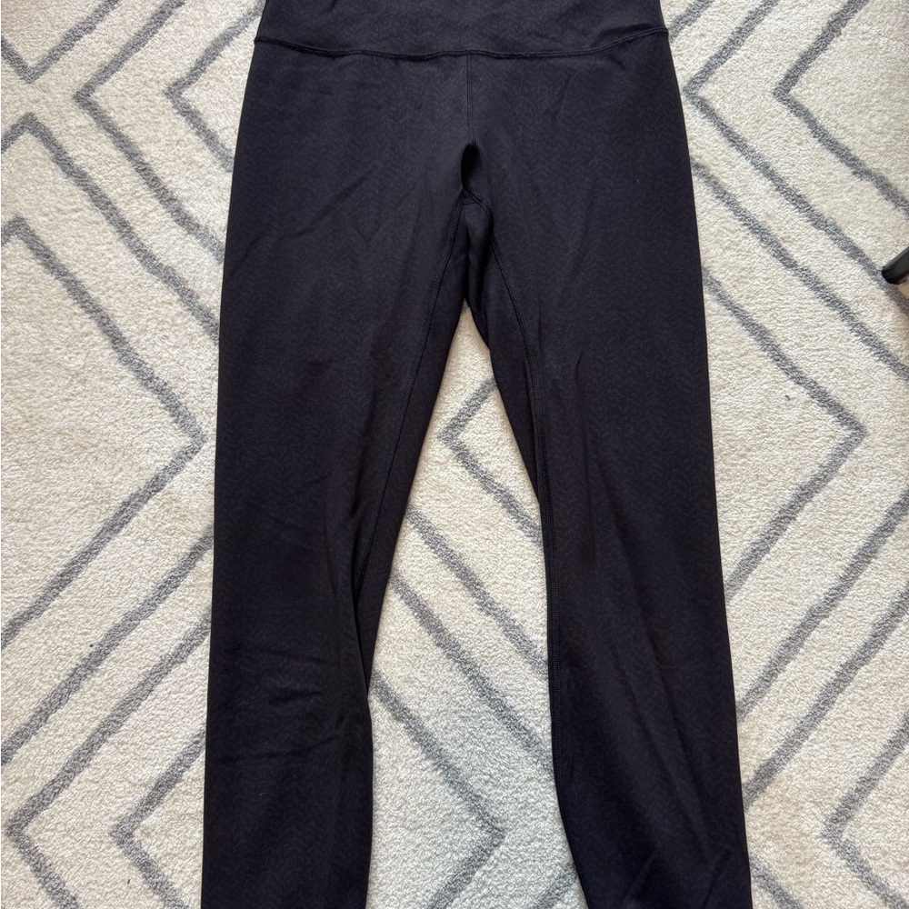 Lululemon wunder train size 6 in black pattern